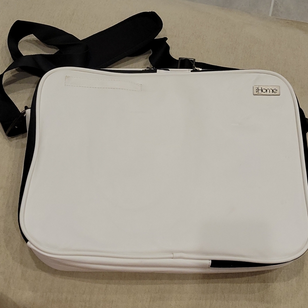 iHome smart brief for 13 inch laptop